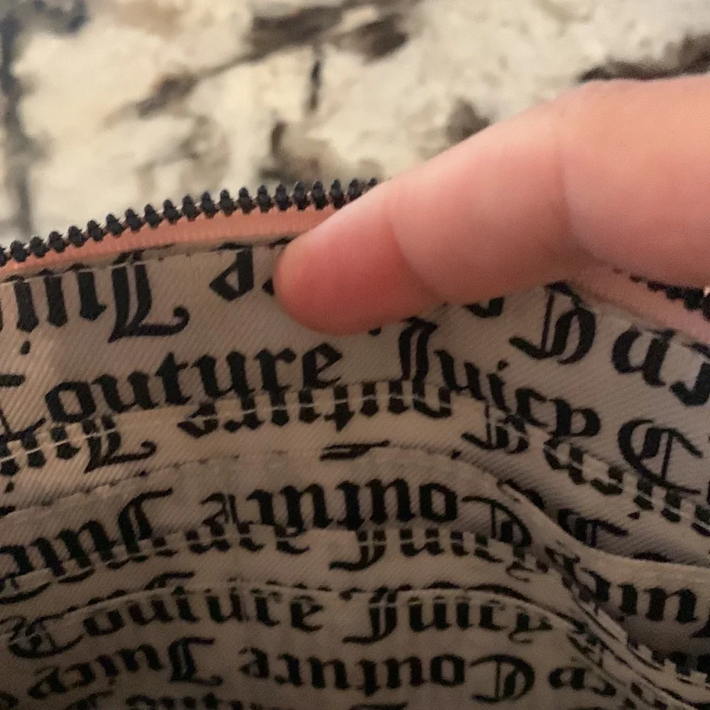 Juicy couture large wristlet. NWOT‎